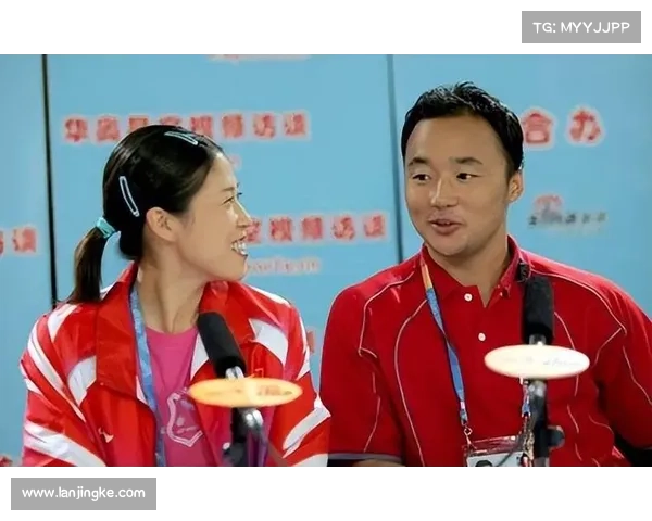 奥运冠军高崚武汉超市偶遇球迷现场指导挥拍动作引关注